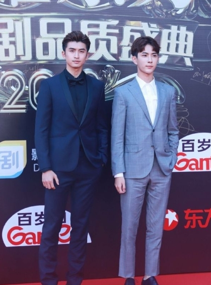 关晓彤穿透视裙走红毯,黑色内衣看的一清二楚,网友直呼辣眼睛