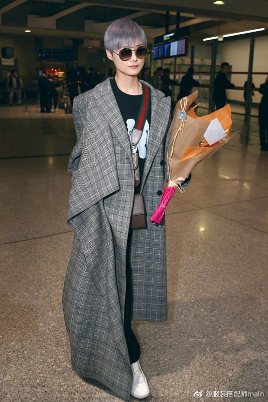 关晓彤穿风衣,关晓彤穿搭被吐槽10年前