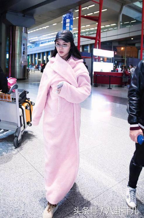 大嫂徐冬冬的气质就是不一样,大嫂徐冬冬穿红裙对比