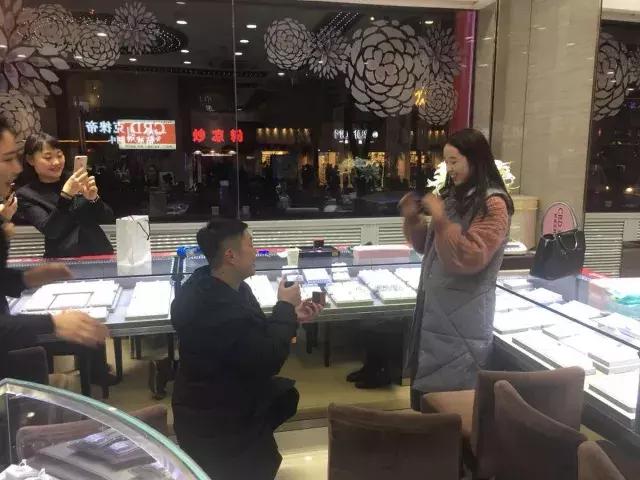 买戒指男朋友说没钱,买珠宝被骗他说不想要可以退货吗