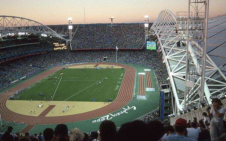 日本东亚足球,足球场观众席震撼视频中国