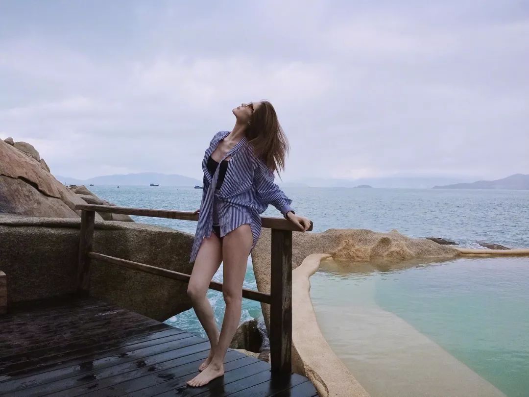 何穗美白美黑对比图,何穗白到底有多美