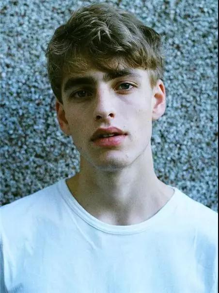 男生今年烫发流行什么发型,男生烫发发型推荐蓬松韩式好打理