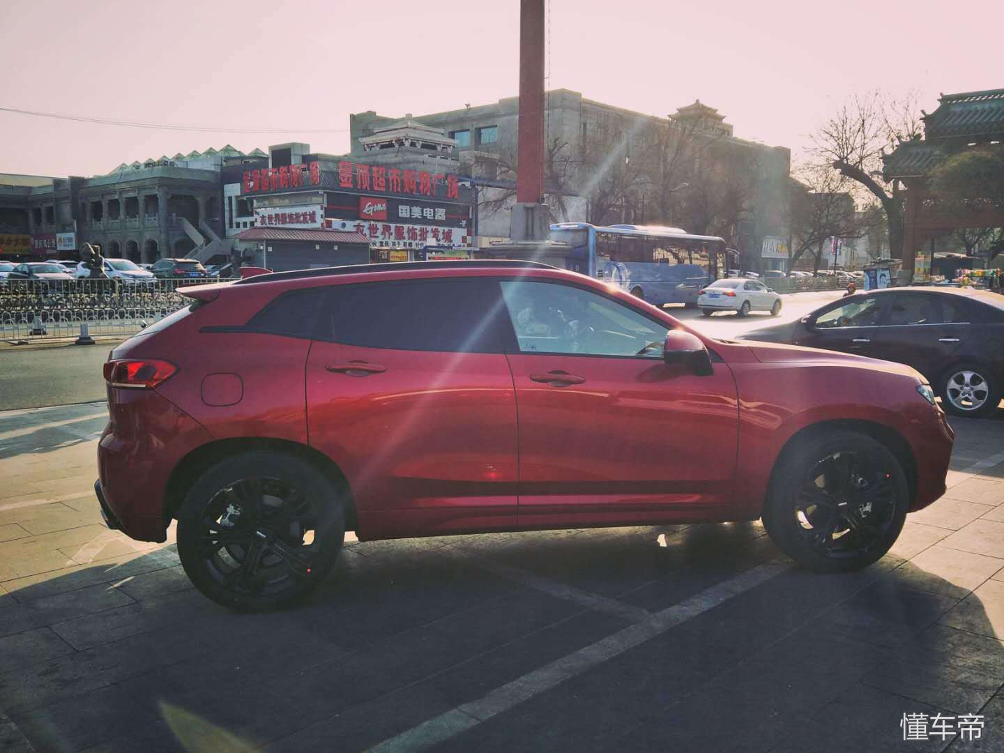 20小伙全款喜提红旗h9,小伙20万喜提奔驰