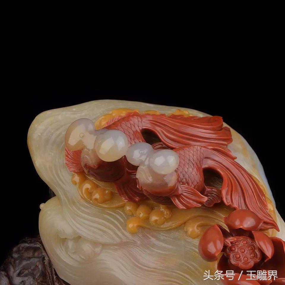 玉石巧雕造型图,月牙形玉料巧雕