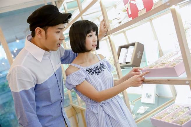 香蕉哥哥爆婚讯319冲绳迎娶草莓姊姊