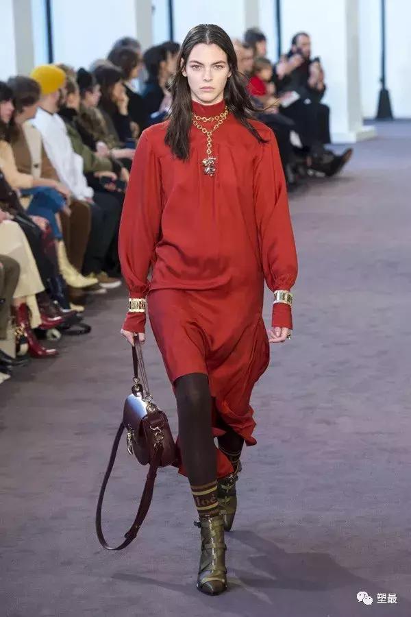 为了搭配衣服买个车,为了搭配衣服买了个包