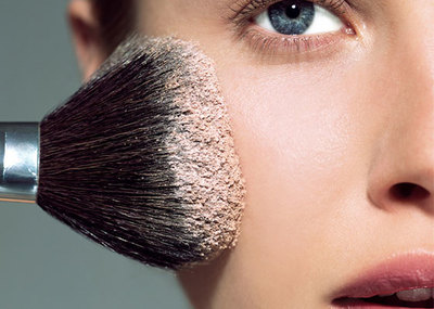 如何不卡粉不浮粉不脱妆,化妆总是脱妆浮粉怎么办