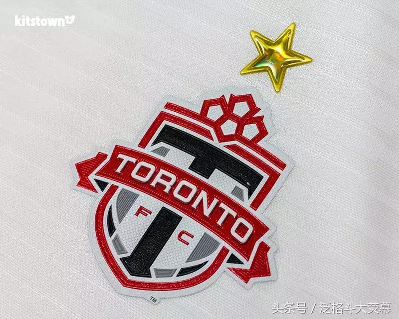 同样是赞助商打包各队球衣，中超和这联赛的差距怎么这么大？