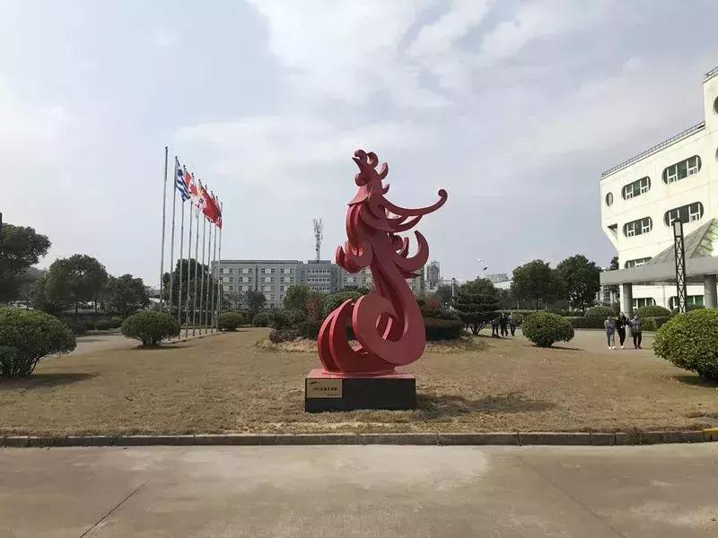 三星大船靠岸,一艘正在远航的轮船