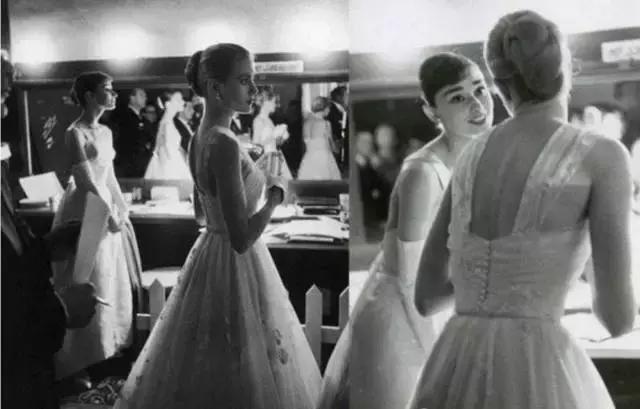 站着的霍金的照片,希拉里和霍金