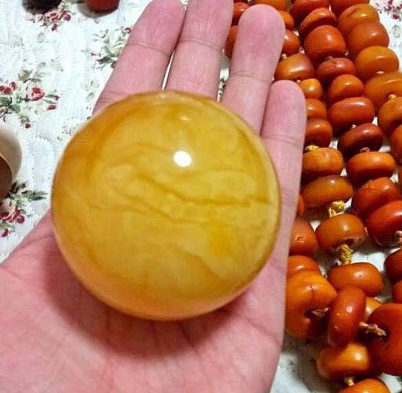 蜜蜡怎么挑选才好看,挑蜜蜡的正确方法