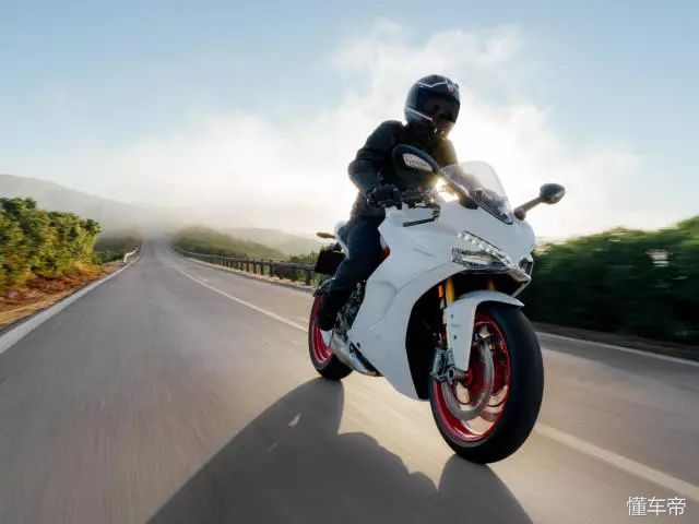 杜卡迪鸰速950最新落地价,杜卡迪939鸰速和阿普利亚rs660