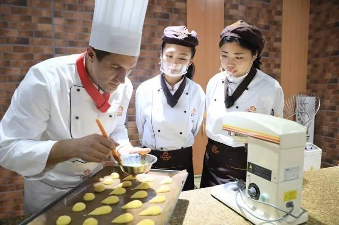 怎么能成为西点老师,如何成为一个西点培训师呢