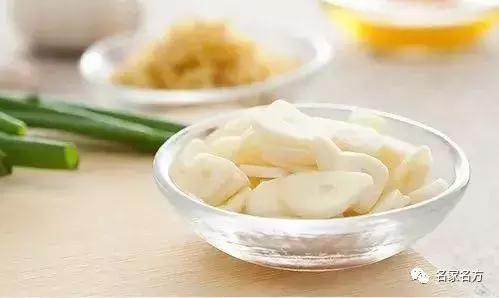 它发了芽再吃，连绝症都怕，以前扔了真是浪费了！