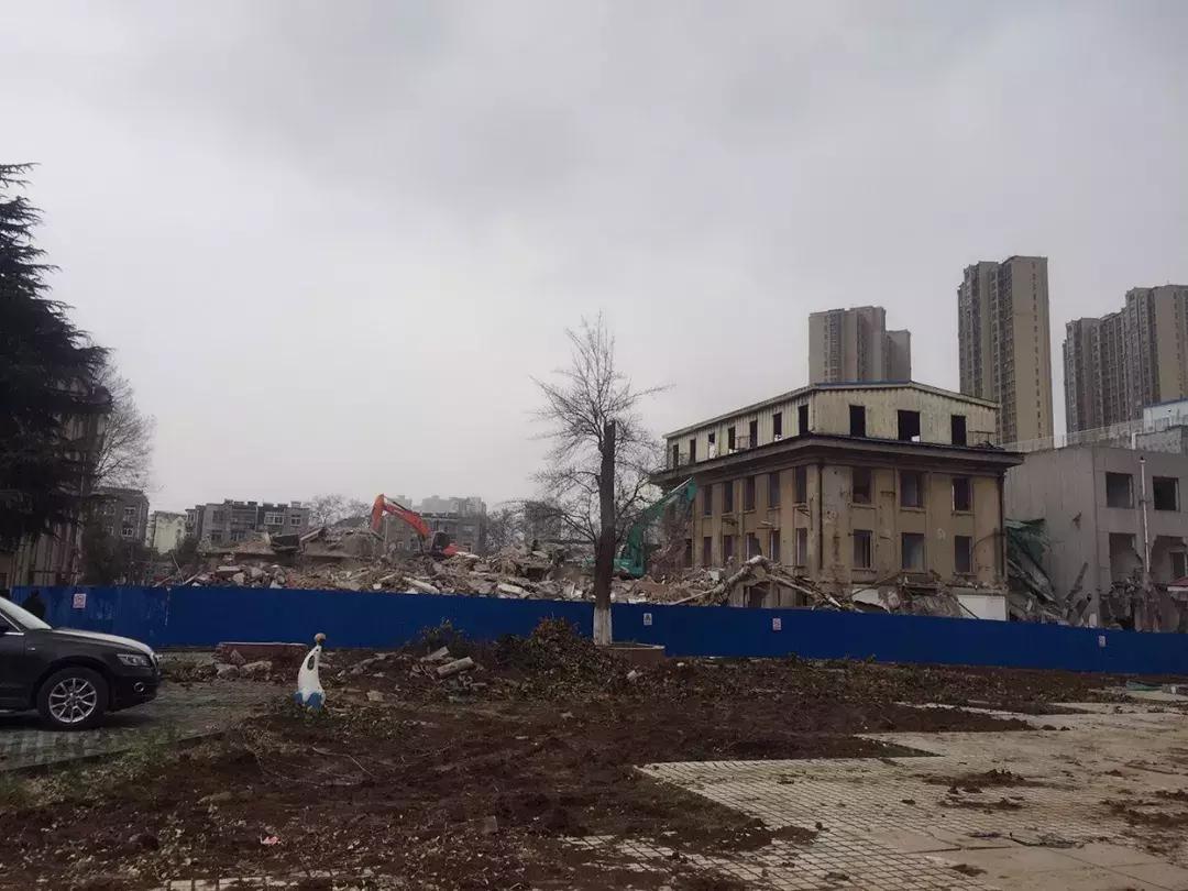 大厂江北人民医院老门诊楼被拆，太多回忆都在这老楼里了...