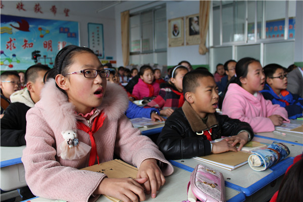 庄浪县南湖小学刘艳艳英语课堂寓教于乐