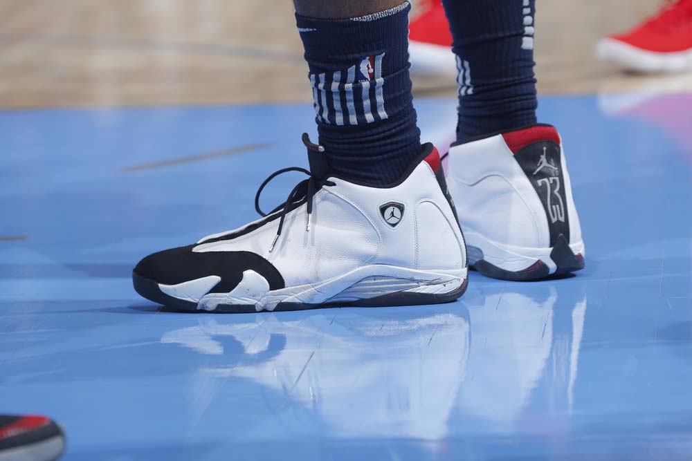 “师弟”让这双鞋在赛场上寿终正寝！IT穿这双鞋说出了湖人总…！