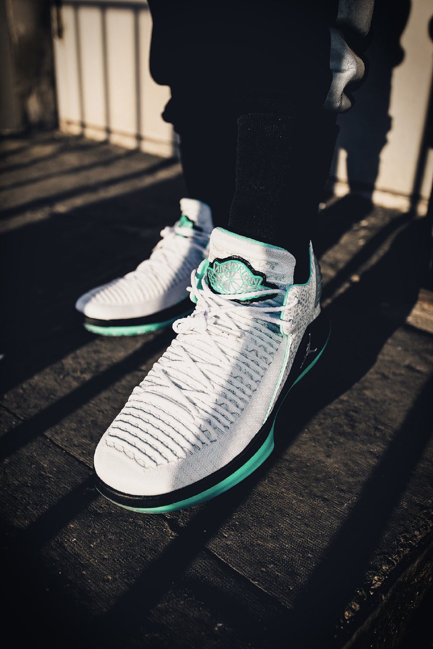 aj32郭艾伦鞋身内侧图,郭艾伦签名球鞋aj33