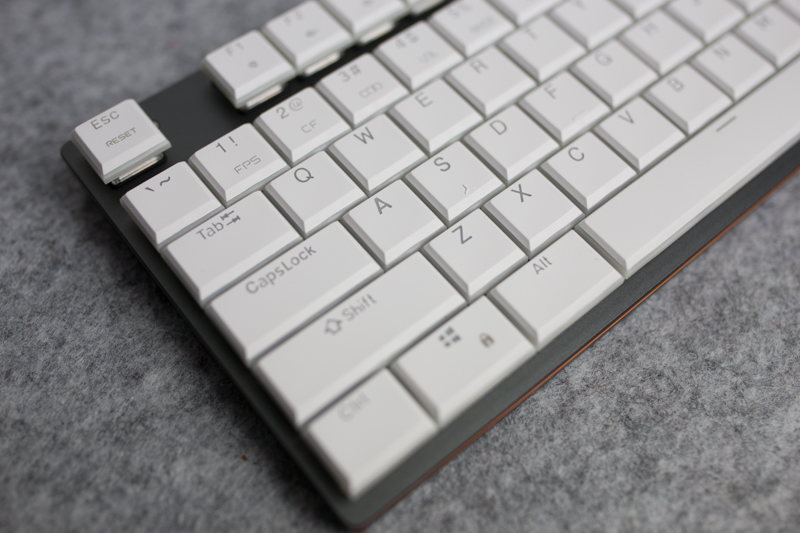 突破机械硬盘的厚度界限，做史上最薄机械键盘，而且它还有光！