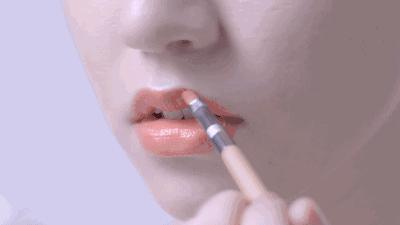 口红老是掉色结块怎么办,口红总是掉色怎么办不用定妆粉