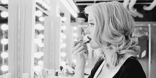 口红老是掉色结块怎么办,口红总是掉色怎么办不用定妆粉