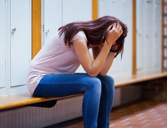 女儿嫌弃手机太掉价,逼父母*款贷**给她买iPhoneX,结果让人心寒!