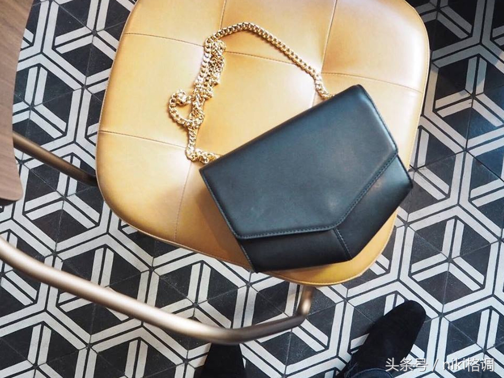 Sandro“Lou”系列,拒绝撞包尴尬,极简性冷淡风走起!