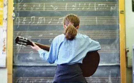 找个吉他老师有用吗,找个学习吉他的老师有推荐吗