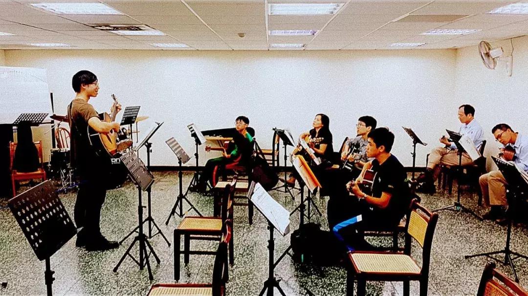 找个吉他老师有用吗,找个学习吉他的老师有推荐吗