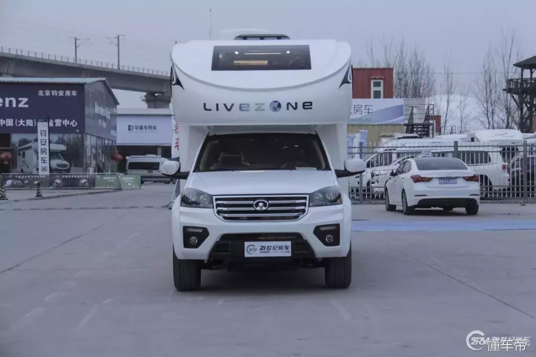 32万买房车,42万块钱买了一辆房车自驾游