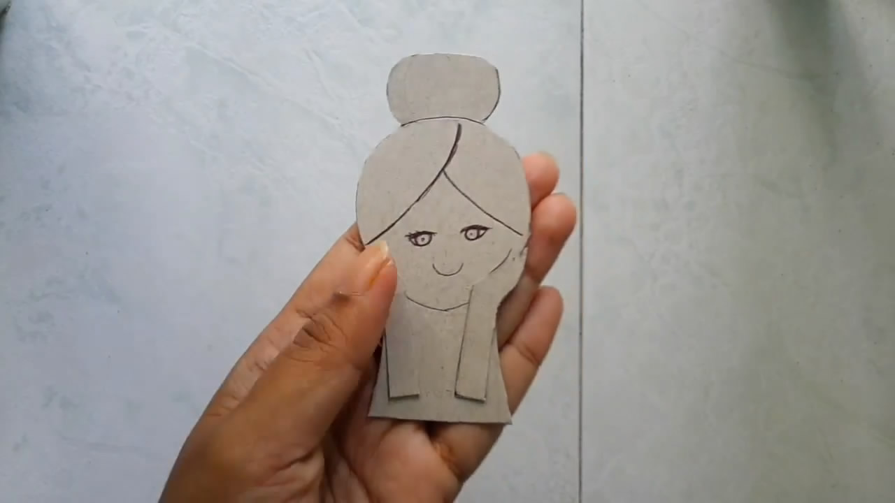 塑料瓶制作笔筒又简单又漂亮,废物利用塑料瓶自制笔筒简单好看