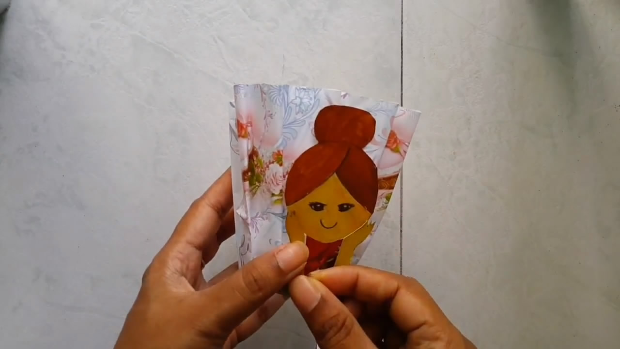 废物利用塑料瓶做笔筒简单超好看,塑料瓶废物再利用手工笔筒