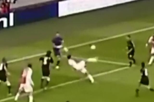 倒挂金钩跟凌空抽射的区别,倒挂金钩再现武磊式凌空抽射