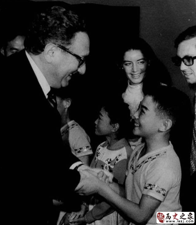 霍金本拉登高清壁纸,站着的霍金的照片