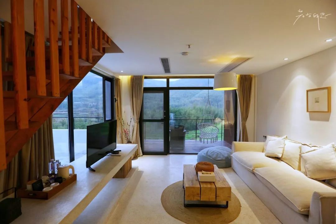 住进莫干山下的“鱼缸”，