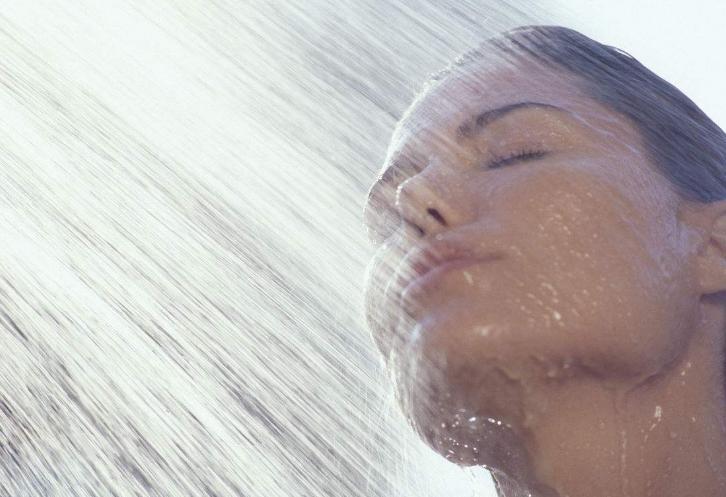 月子里可以立刻洗澡吗,产后洗澡能用热水器的水吗