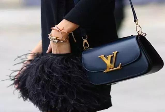 现在年轻人对奢侈品的看法,奢侈品为什么中外态度不同