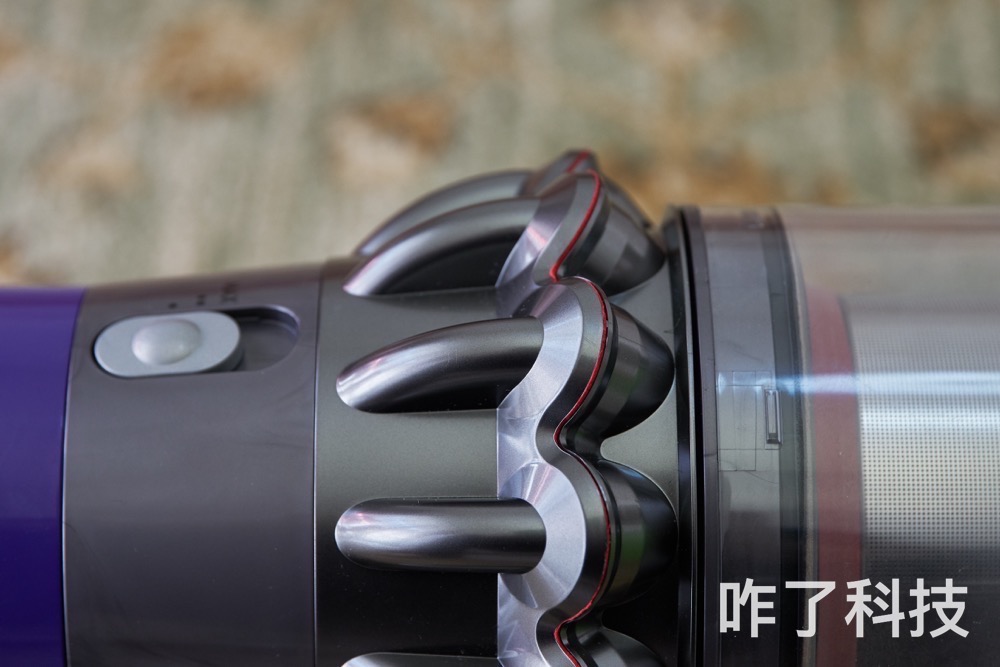 戴森吸尘器v10总质量,戴森吸尘器v10fluffy和v10slim价格