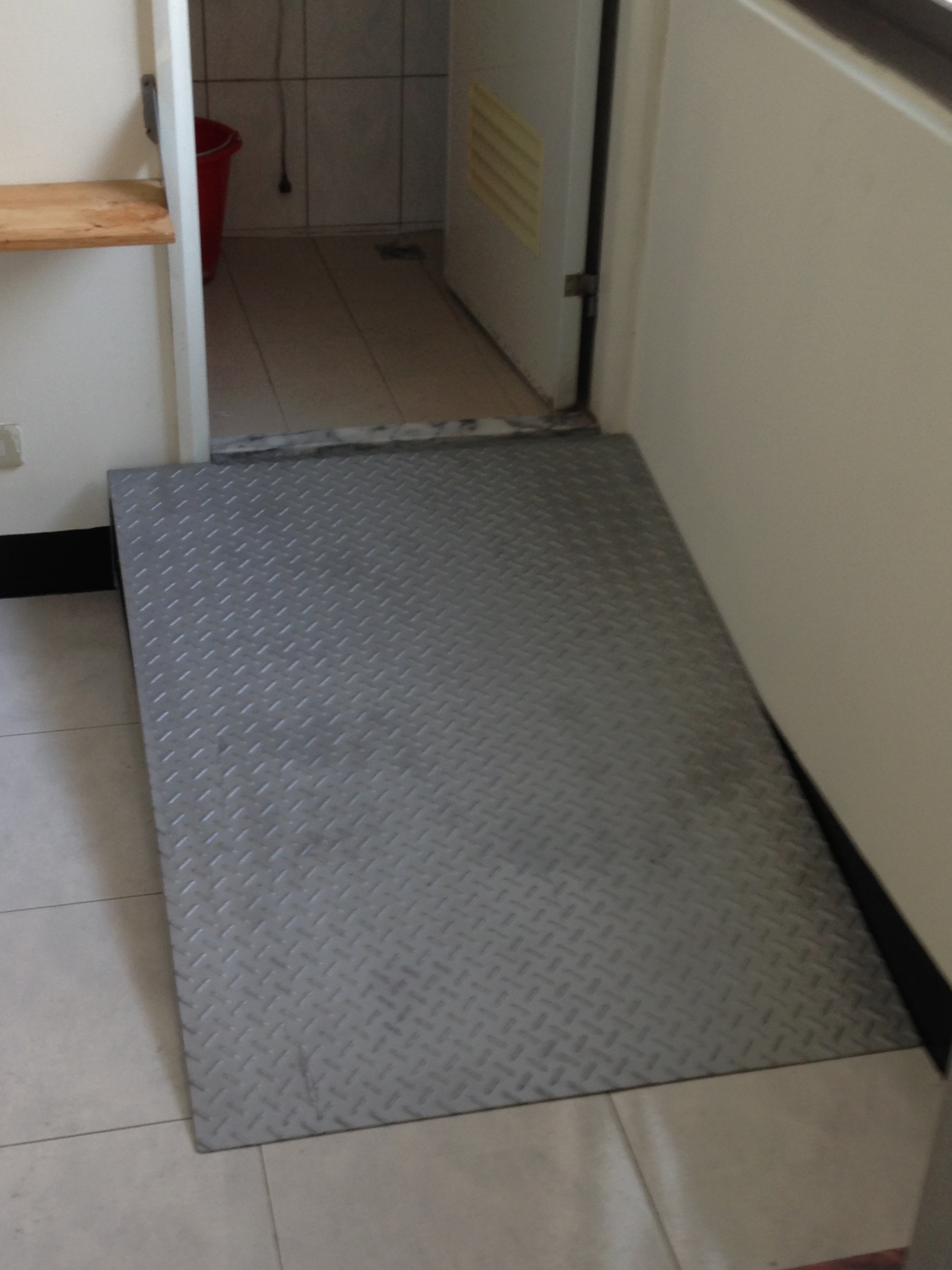 风水大师讲解房子门口,风水大师装大门