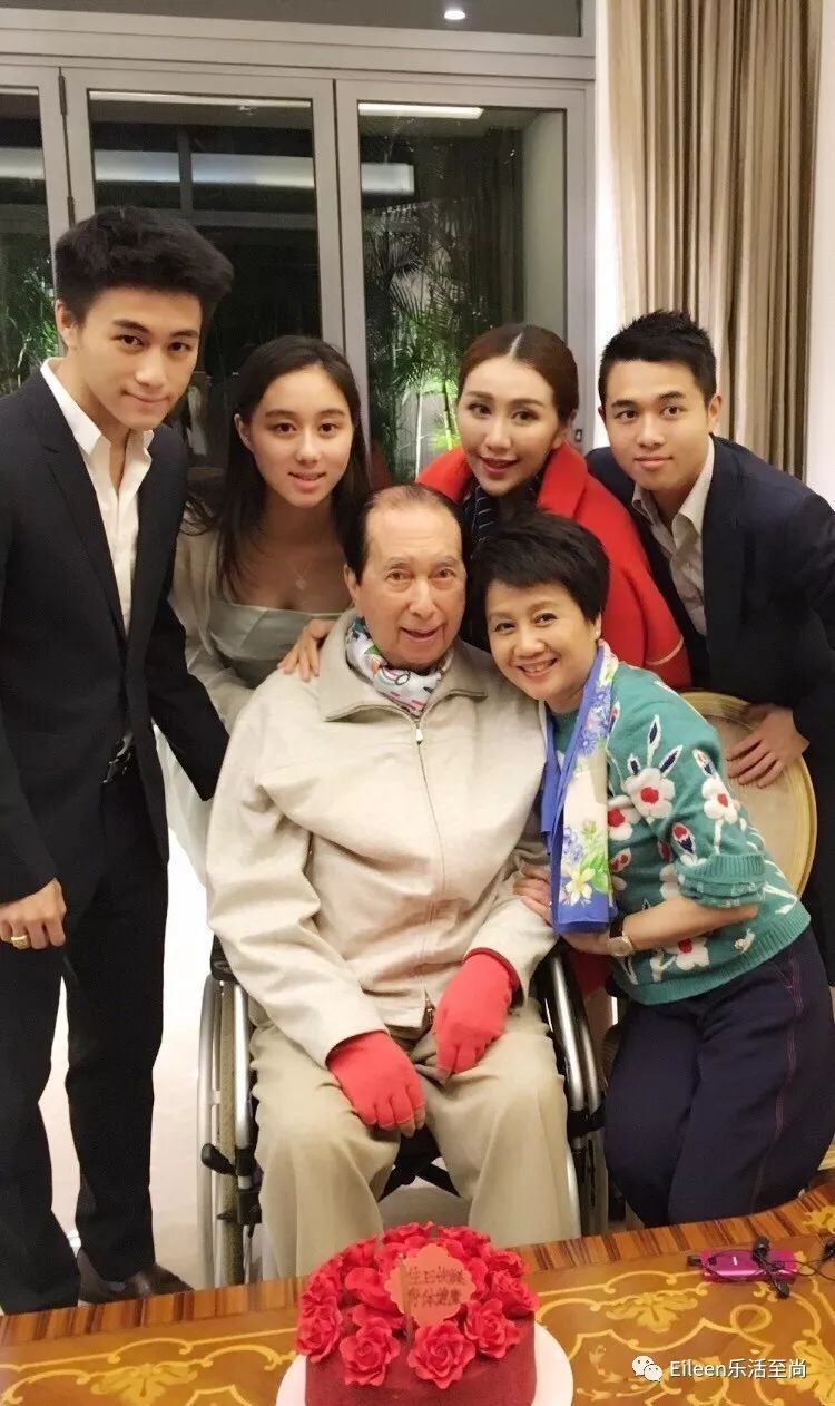 从舞娘到饶舌天后,从舞娘到大明星