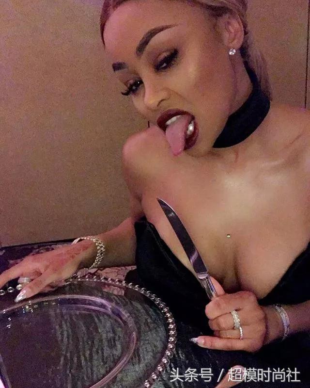 艳照全网热传！比大胸巨臀更牛逼的是她手撕卡戴珊家族的上位史