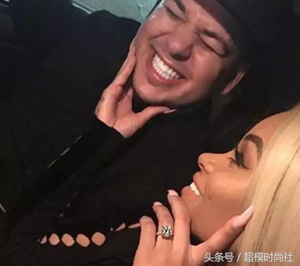 艳照全网热传！比大胸巨臀更牛逼的是她手撕卡戴珊家族的上位史