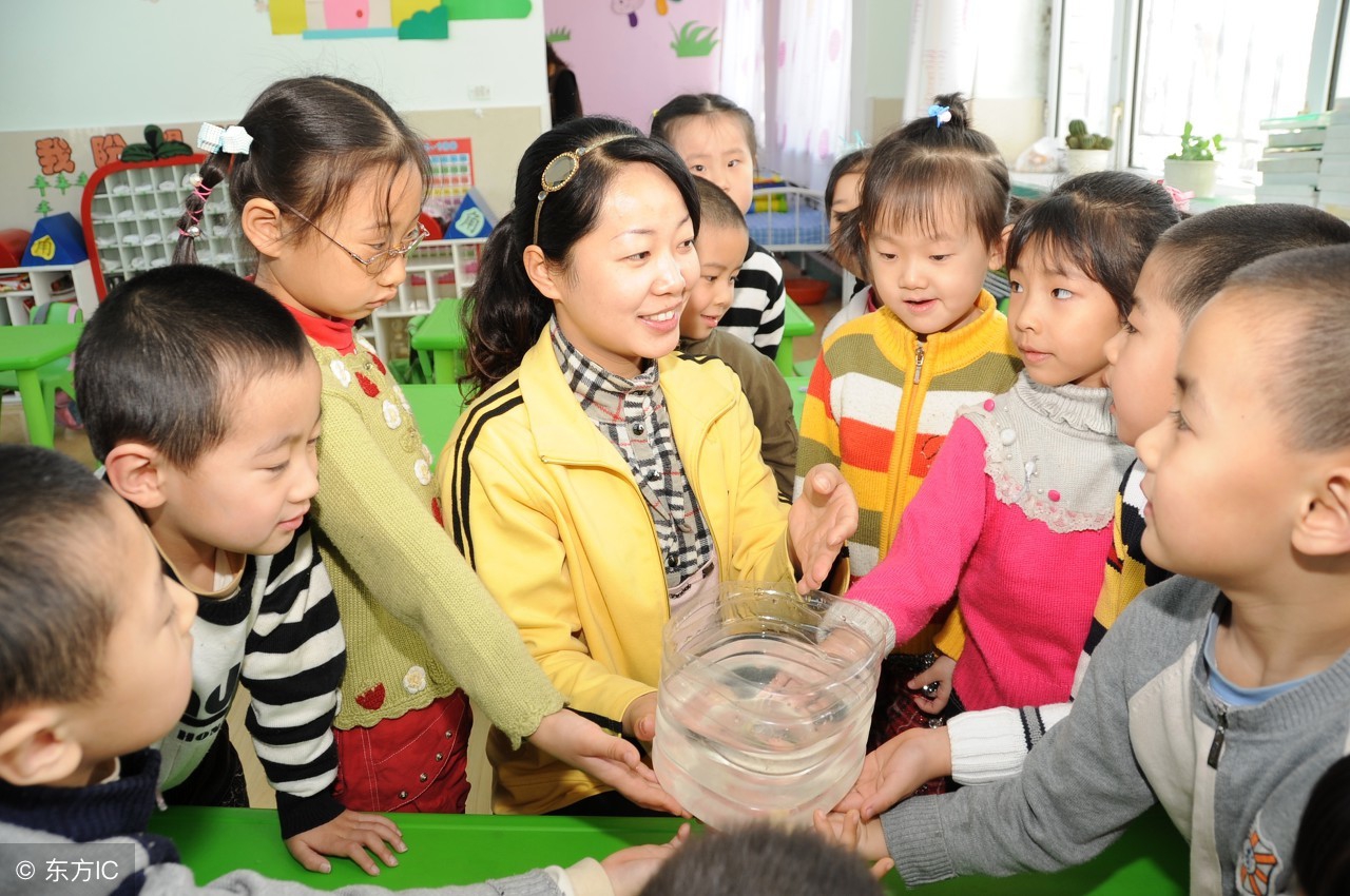 适合幼儿园老师教的经典儿歌,幼儿园老师教孩子们的儿歌大全