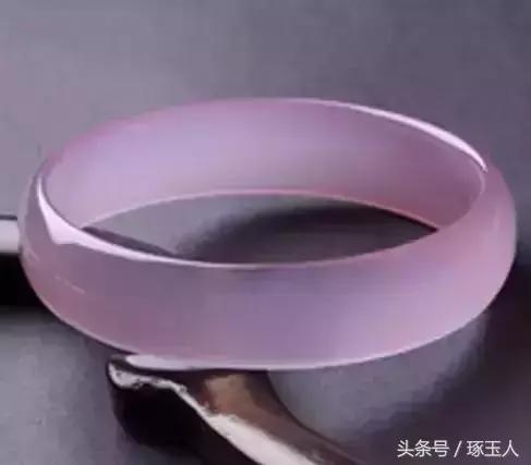 翁巴列场口紫罗兰翡翠,史上最顶级紫罗兰翡翠