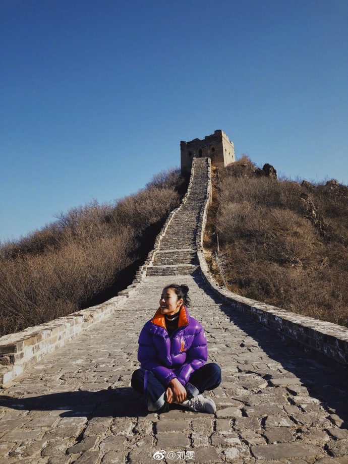 刘雯照片摆拍姿势的摆法,拍照高级pose刘雯站立走秀