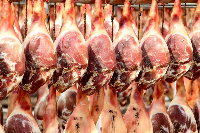 肥瘦相间、咸香回甜，全球12款顶级火腿，除了金华火腿你吃过几个