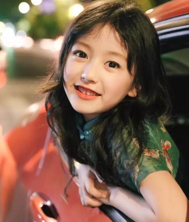 王思聪抖音唯一关注的女孩,王思聪关注的小姑娘高学历