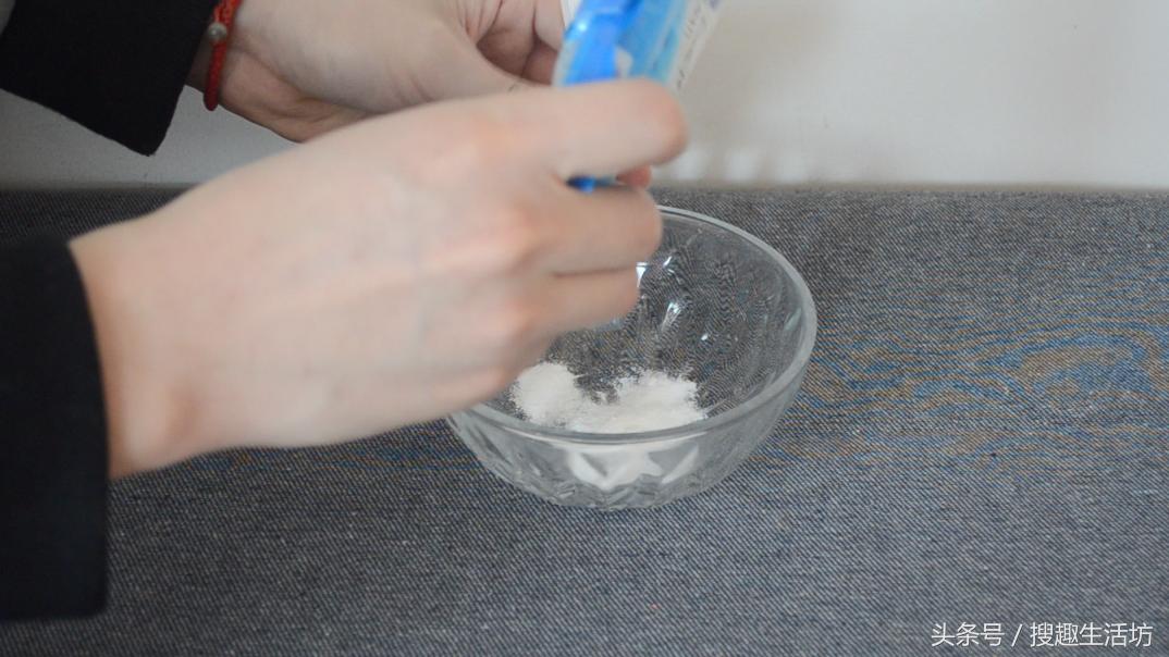 手被刺扎了要如何把刺给取出来,手指被刺扎到能用热水泡吗