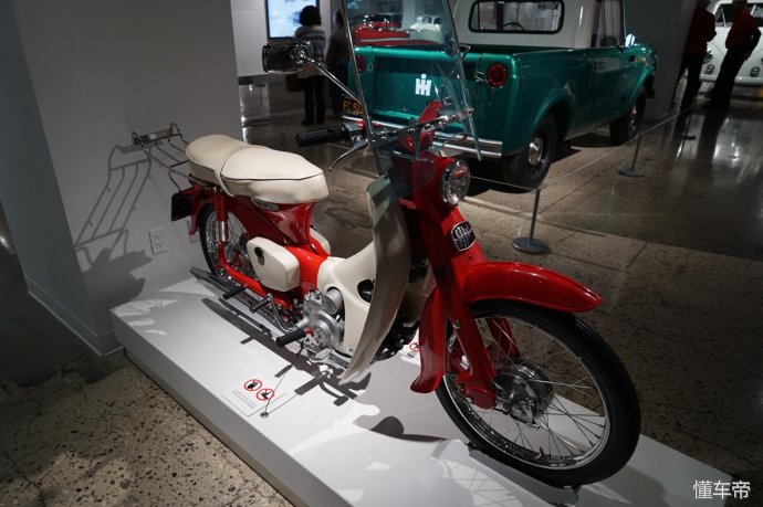 汽车博物馆带你了解蝙蝠侠战车,汽车博物馆蝙蝠侠战车